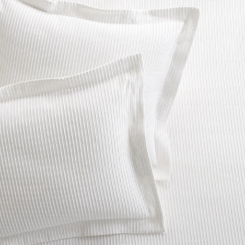 Ribbed White Cotton Matelassé Pillow Shams, set of 2